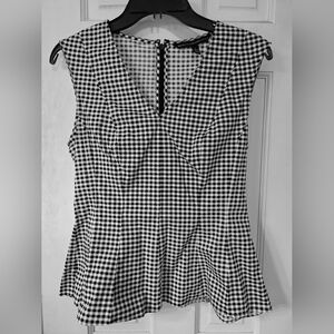 White House Black Market Gingham V-Neck Blouse. In Excellent Conditiin! Size 2.